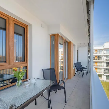 Jasny W Kolobrzegu Z Parkingiem, Balkonem I Tarasem Widokowym By Renters 아파트