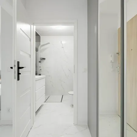Jasny W Kolobrzegu Z Parkingiem, Balkonem I Tarasem Widokowym By Renters 아파트 *