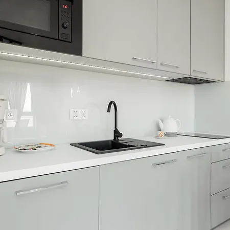 Jasny W Kolobrzegu Z Parkingiem, Balkonem I Tarasem Widokowym By Renters Kołobrzeg