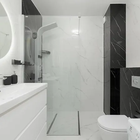 Jasny W Kolobrzegu Z Parkingiem, Balkonem I Tarasem Widokowym By Renters Apartment