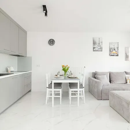 Jasny W Kolobrzegu Z Parkingiem, Balkonem I Tarasem Widokowym By Renters 아파트